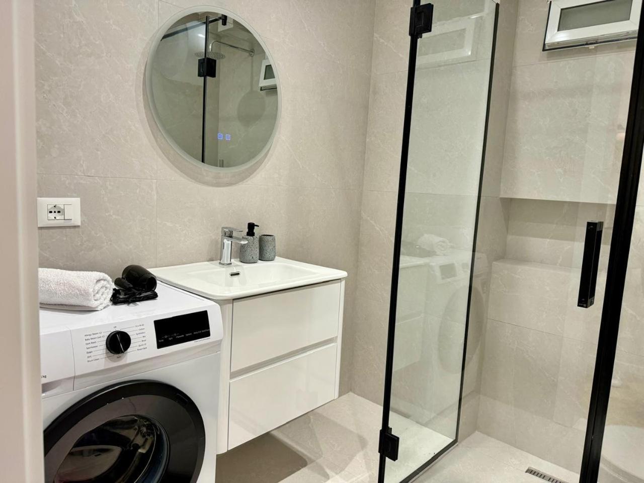 E&R Apartments At Myslym Shyri Тирана Екстериор снимка