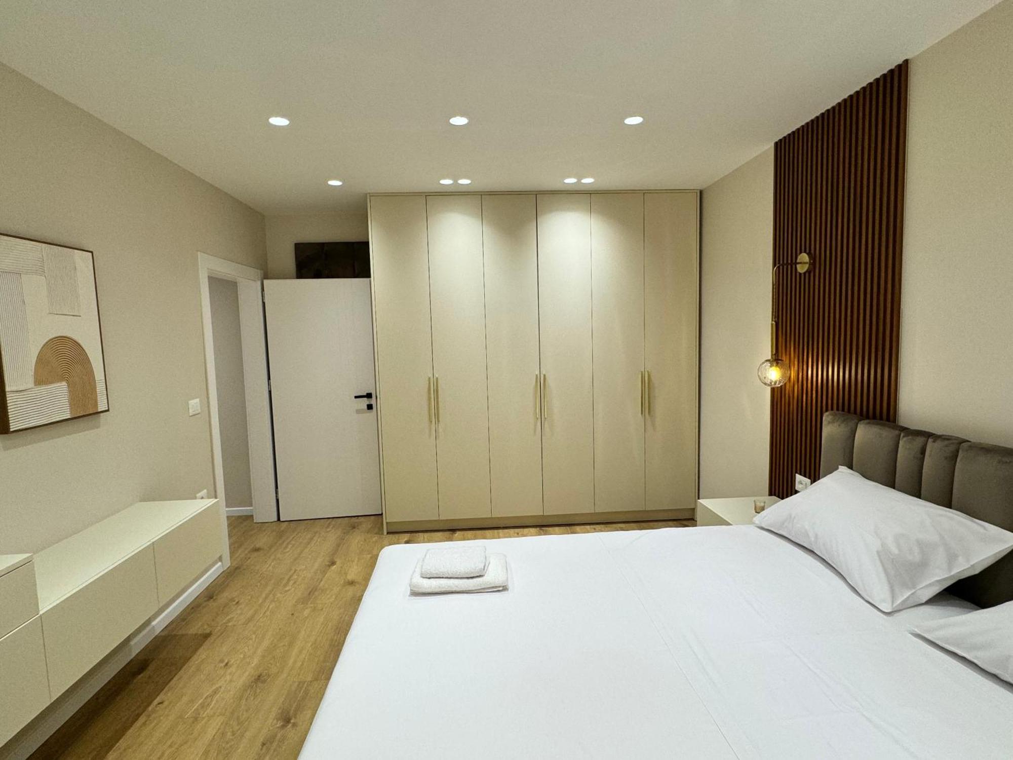 E&R Apartments At Myslym Shyri Тирана Екстериор снимка